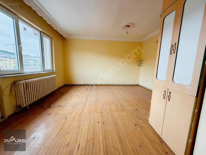 Pars Gayrimenkul'den Cumhuriyet'te 3+1 Kiralık Balkonlu Daire — fotoğraf 13