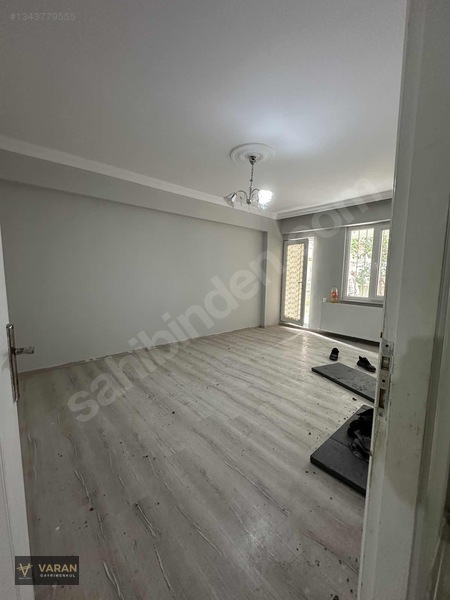 Varan Gayrimenkulden Merkezi Konumda 2+1 — fotoğraf 8