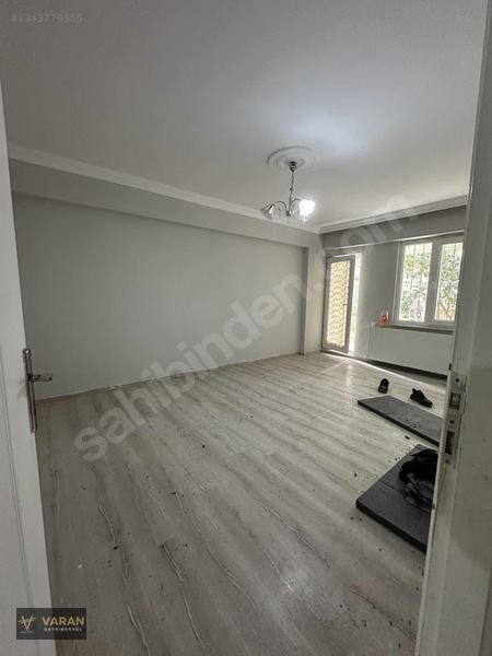 Varan Gayrimenkulden Merkezi Konumda 2+1 — fotoğraf 9