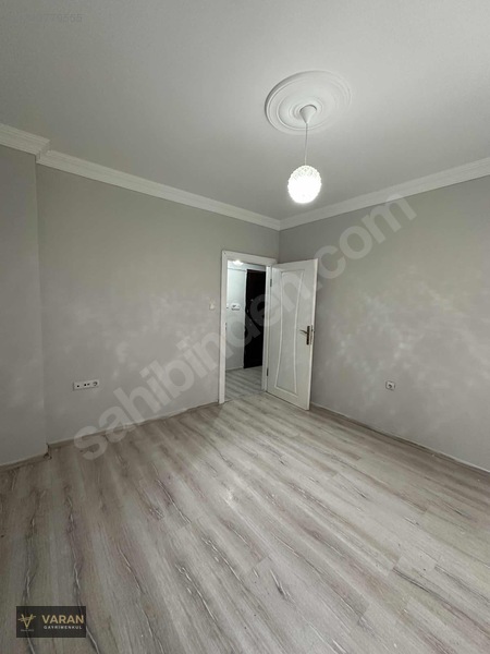 Varan Gayrimenkulden Merkezi Konumda 2+1 — fotoğraf 16