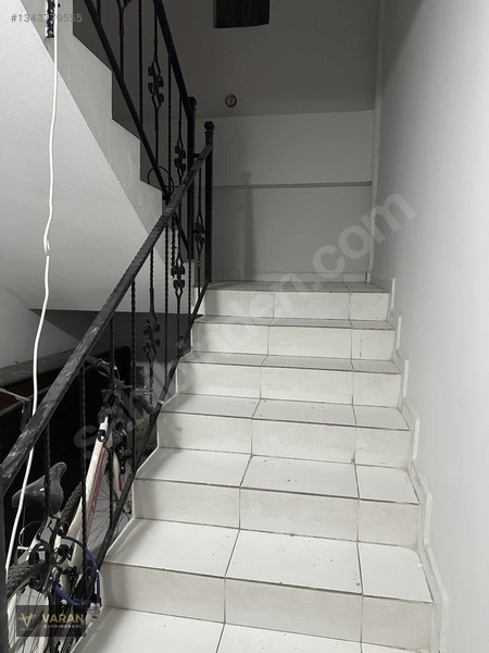 Varan Gayrimenkulden Merkezi Konumda 2+1 — fotoğraf 21