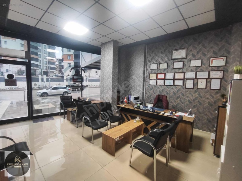 Karacaahmet'Te Satılık 45M² Ticari Dükkan - 2 Oda, Klima, Wc