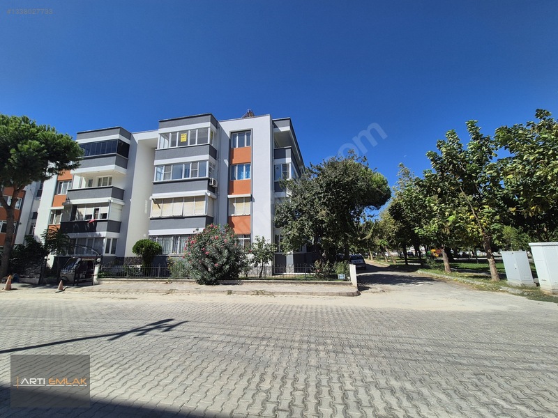 Artı Emlak'tan Altınkum'da Park Cepheli Köşe 2+1 Kiralık Daire — fotoğraf 2