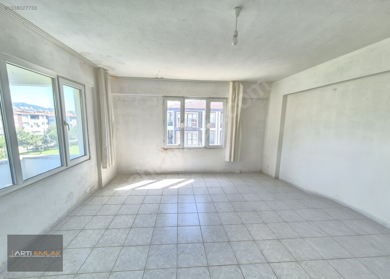 Artı Emlak'tan Altınkum'da Park Cepheli Köşe 2+1 Kiralık Daire — fotoğraf 4