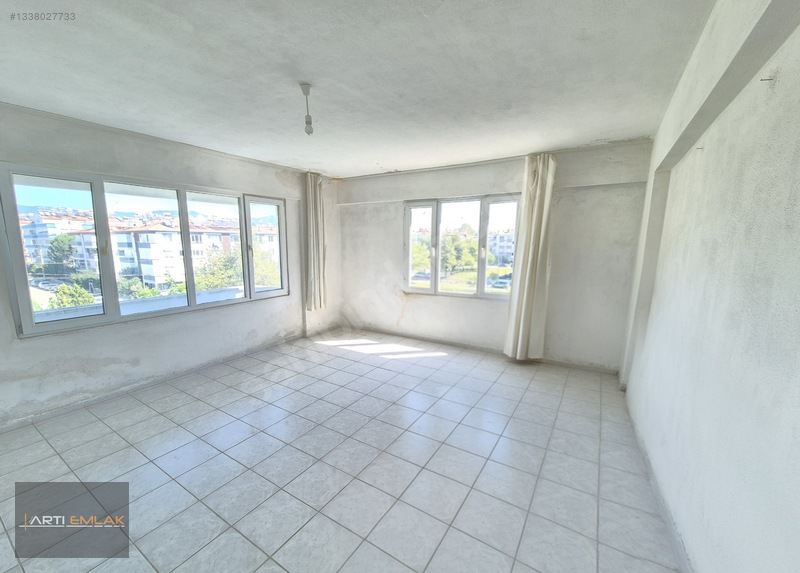 Artı Emlak'tan Altınkum'da Park Cepheli Köşe 2+1 Kiralık Daire — fotoğraf 5