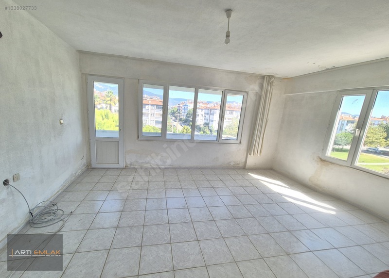Artı Emlak'tan Altınkum'da Park Cepheli Köşe 2+1 Kiralık Daire — fotoğraf 6