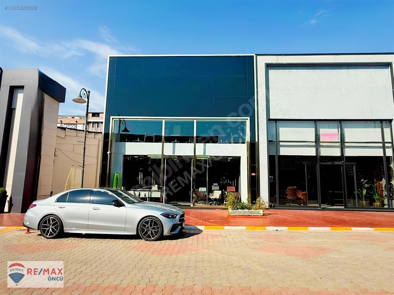 Modoko'da Satılık 180 M² Giriş+180 M² Üst Kat