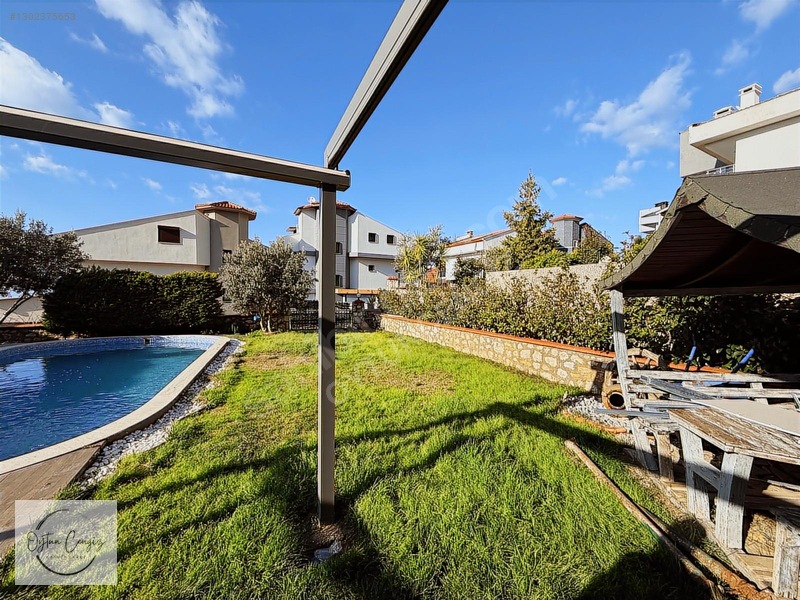 Güzelbahçe'de Havuzlu &bahçeli 2+1 Full Eşyalı Lüks Daire — fotoğraf 16