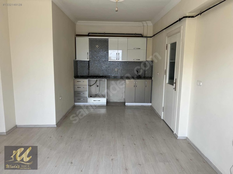 Konuralp Bölgesi Site İçerisinde Ara Kat 1+1 Satılık Daire