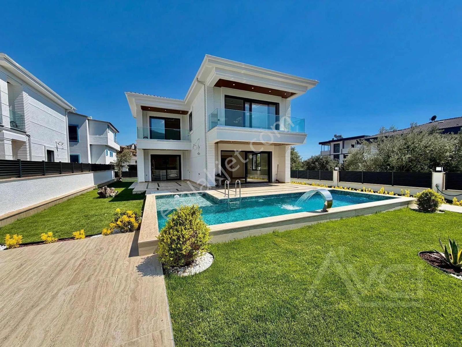 Avcı'dan Yürüyüş Yolu Dibinde Tam Müstakil Havuzlu Beyaz Villa — fotoğraf 2