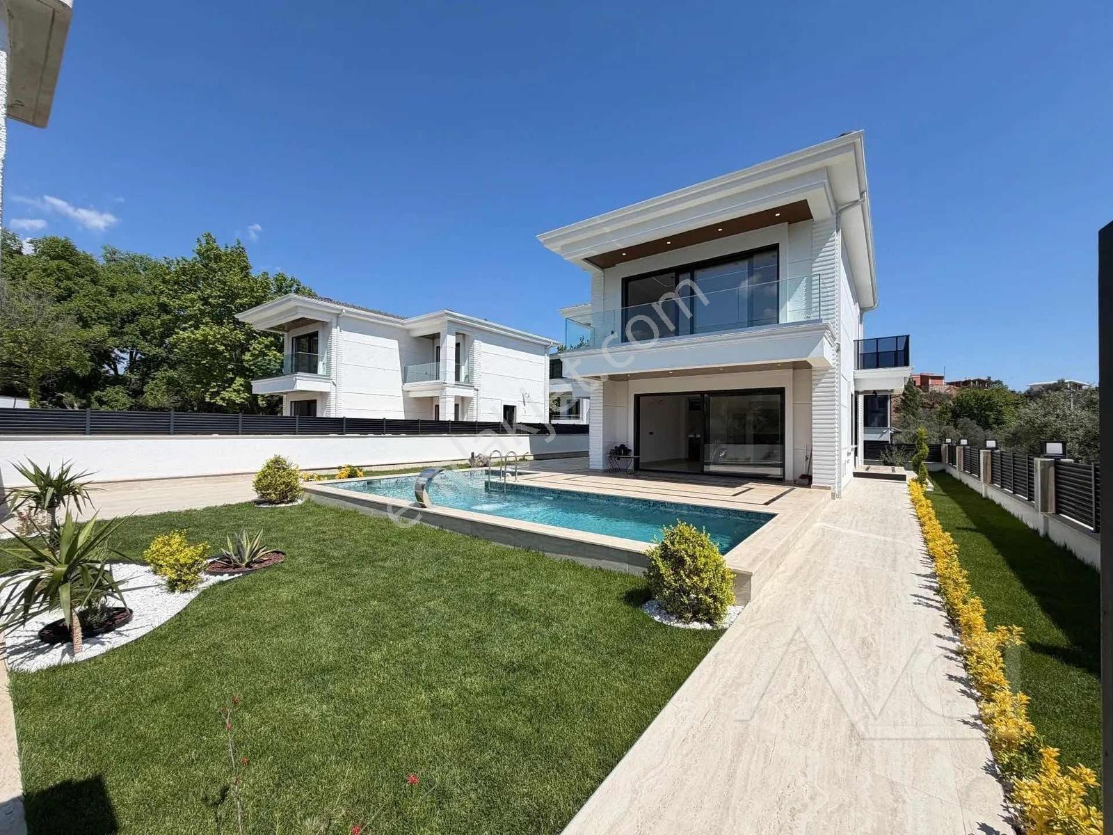 Avcı'dan Yürüyüş Yolu Dibinde Tam Müstakil Havuzlu Beyaz Villa — fotoğraf 4