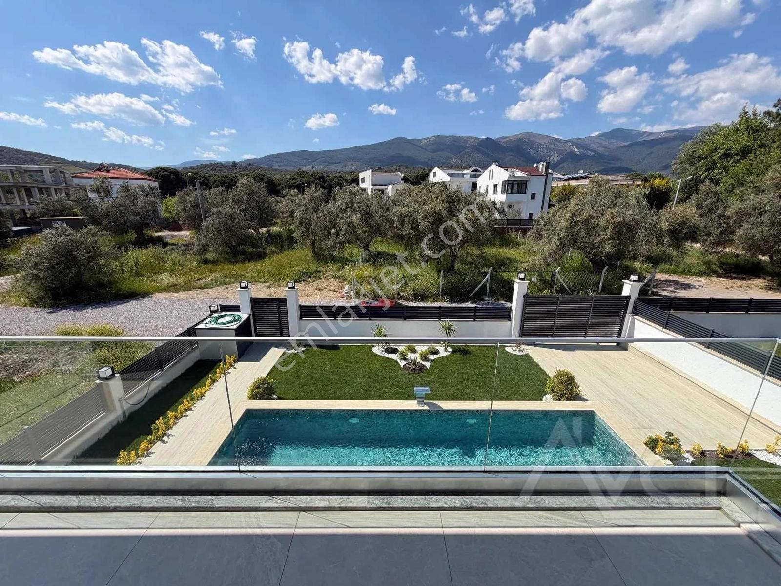 Avcı'dan Yürüyüş Yolu Dibinde Tam Müstakil Havuzlu Beyaz Villa — fotoğraf 6