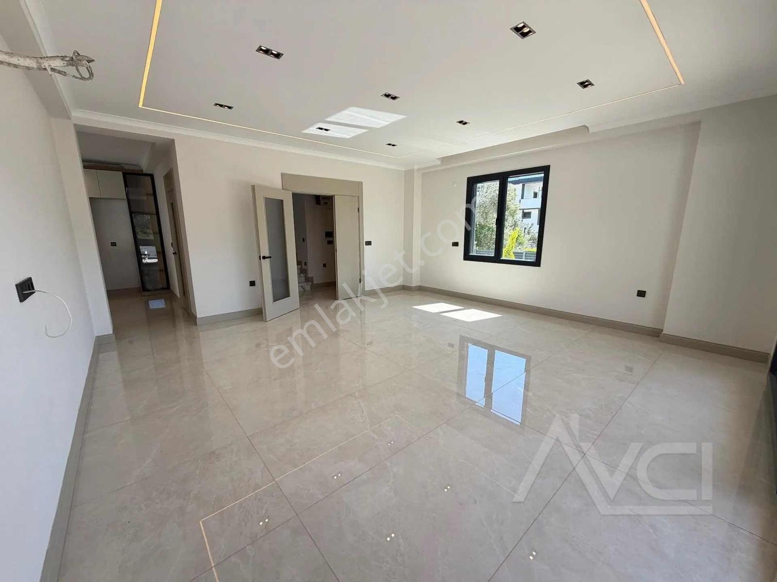 Avcı'dan Yürüyüş Yolu Dibinde Tam Müstakil Havuzlu Beyaz Villa — fotoğraf 12