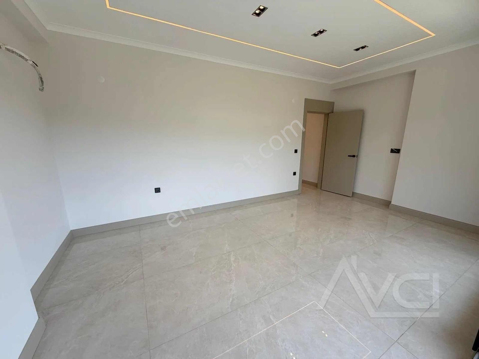Avcı'dan Yürüyüş Yolu Dibinde Tam Müstakil Havuzlu Beyaz Villa — fotoğraf 14