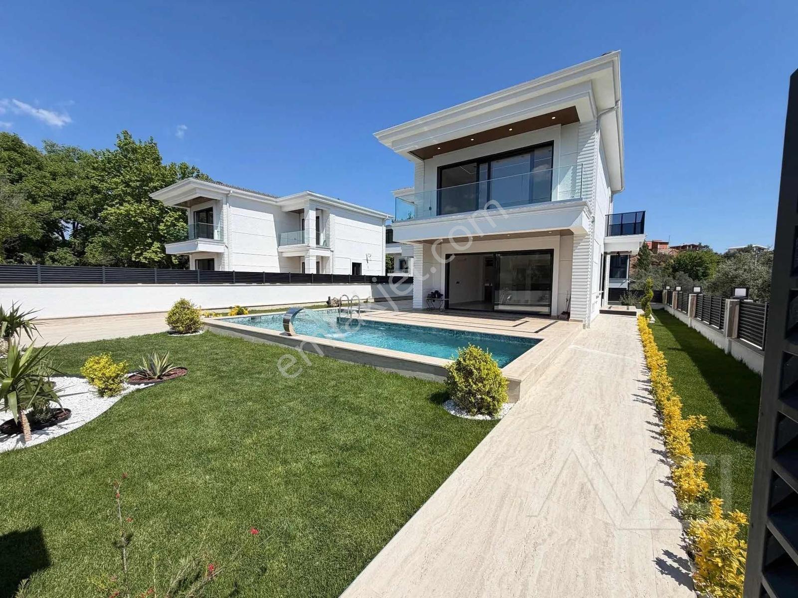 Avcı'dan Yürüyüş Yolu Dibinde Tam Müstakil Havuzlu Beyaz Villa — fotoğraf 16