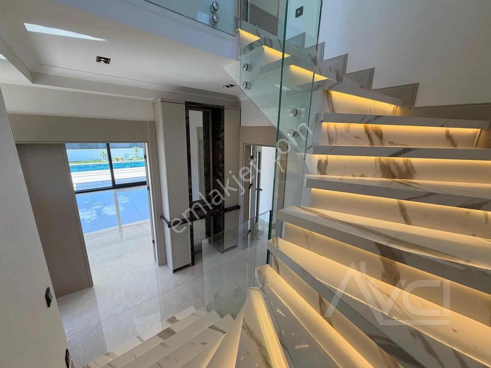 Avcı'dan Yürüyüş Yolu Dibinde Tam Müstakil Havuzlu Beyaz Villa — fotoğraf 20