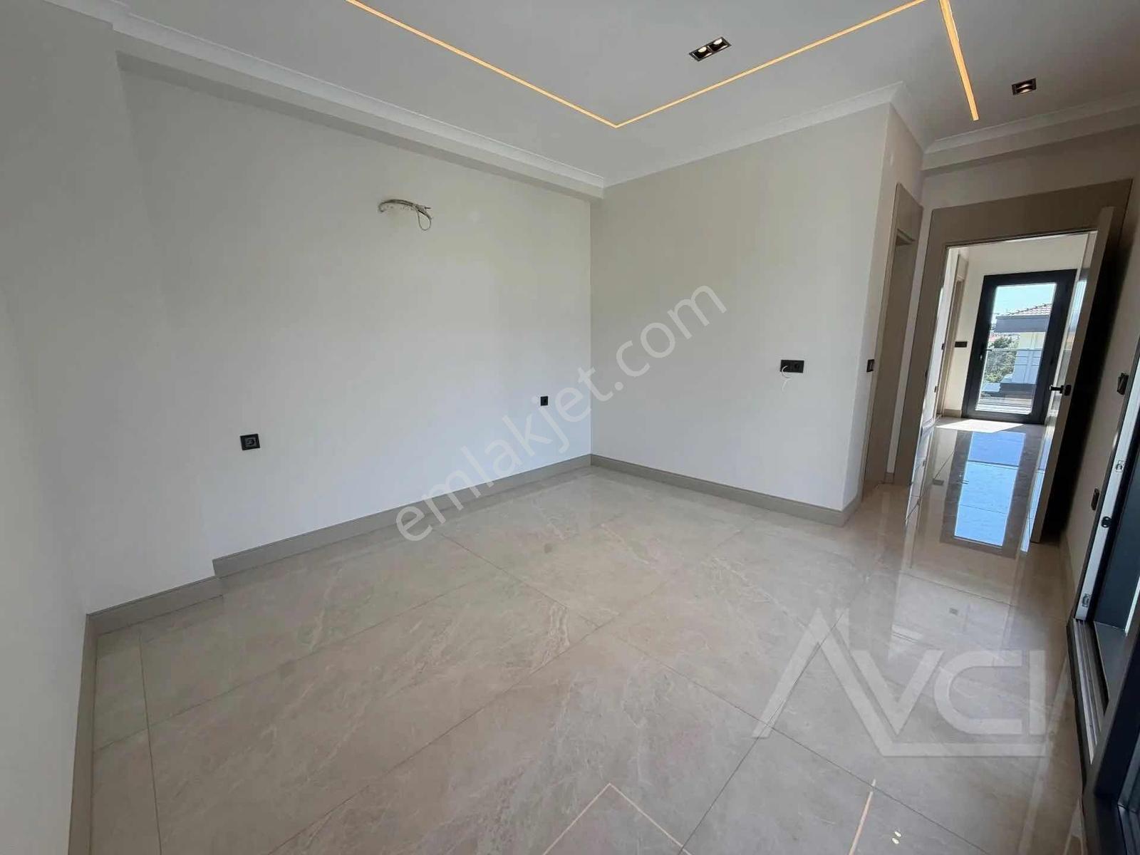 Avcı'dan Yürüyüş Yolu Dibinde Tam Müstakil Havuzlu Beyaz Villa — fotoğraf 28