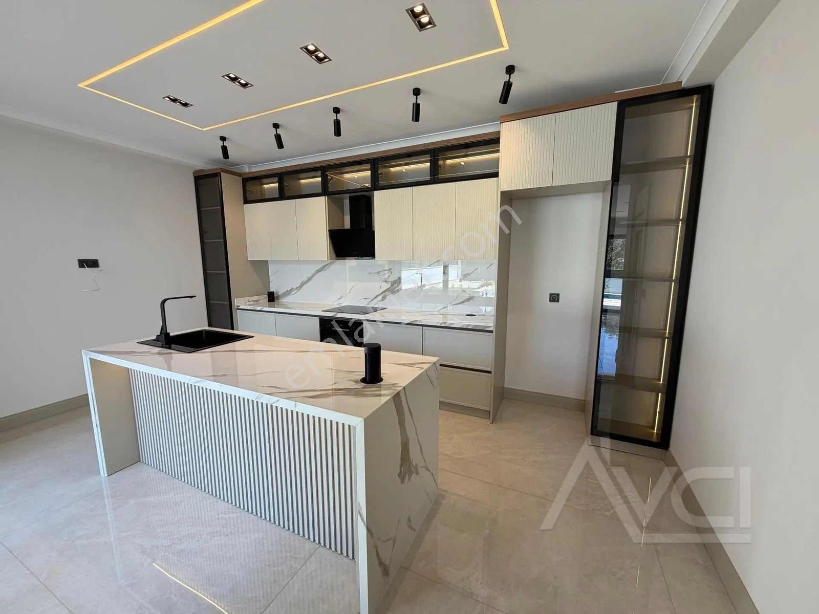 Avcı'dan Yürüyüş Yolu Dibinde Tam Müstakil Havuzlu Beyaz Villa — fotoğraf 32