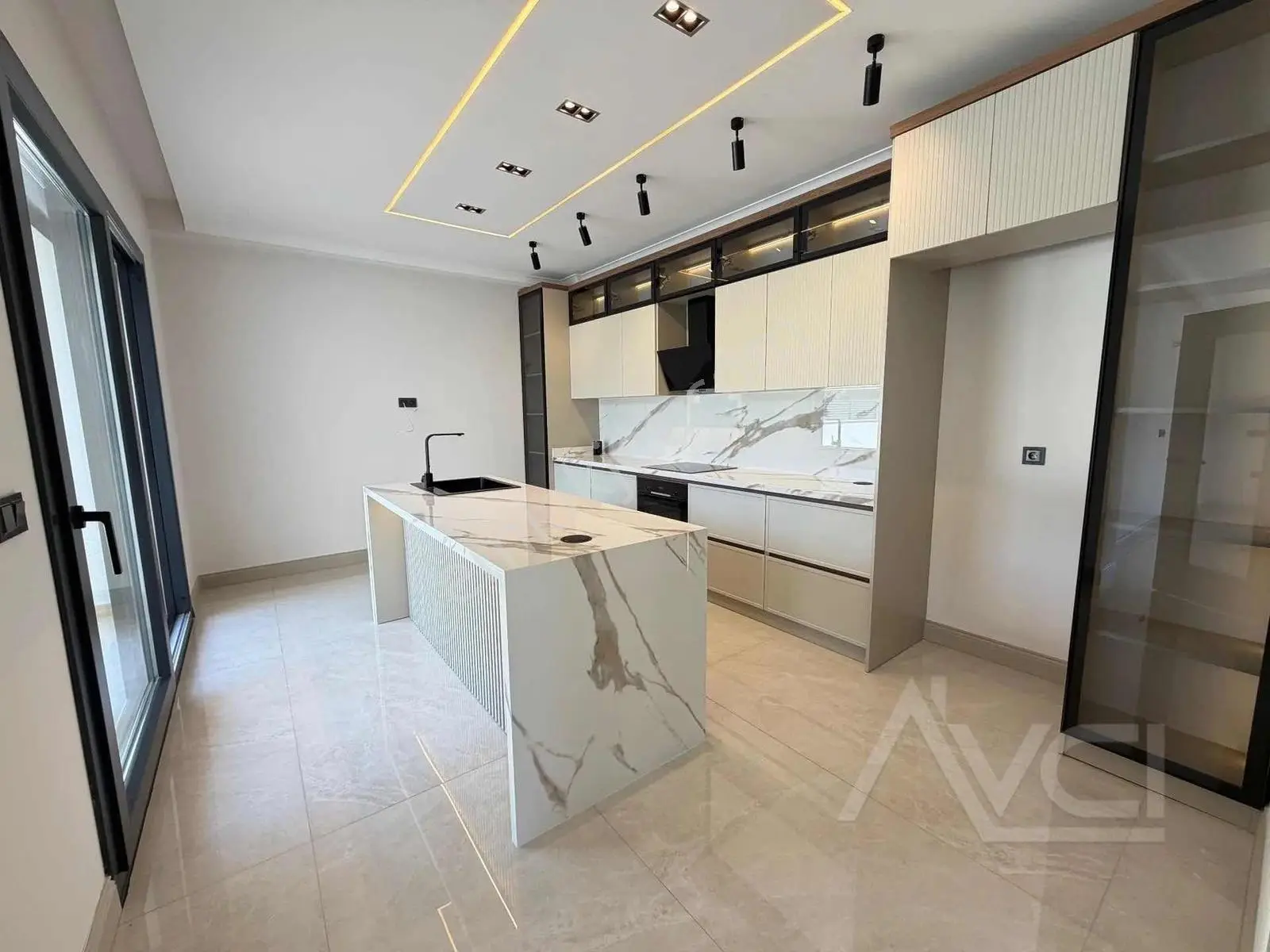 Avcı'dan Yürüyüş Yolu Dibinde Tam Müstakil Havuzlu Beyaz Villa — fotoğraf 40