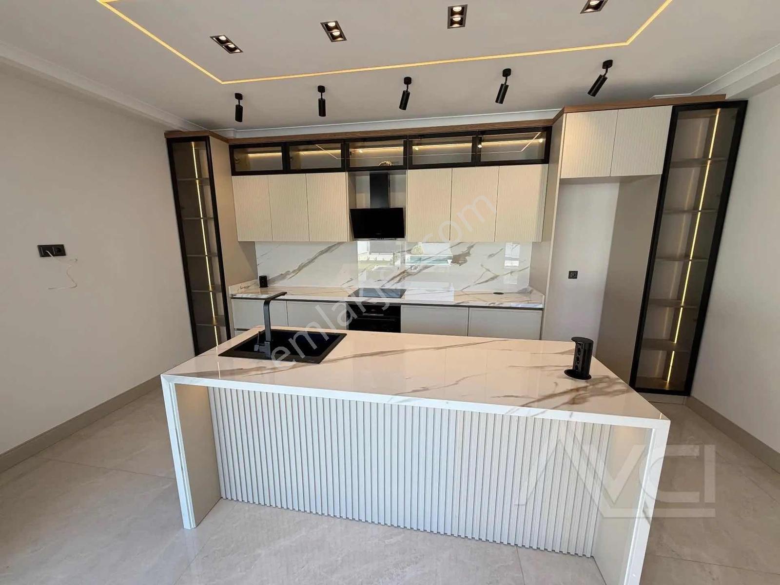 Avcı'dan Yürüyüş Yolu Dibinde Tam Müstakil Havuzlu Beyaz Villa — fotoğraf 41