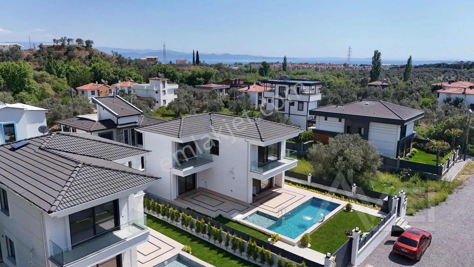 Avcı'dan Yürüyüş Yolu Dibinde Tam Müstakil Havuzlu Beyaz Villa — fotoğraf 47