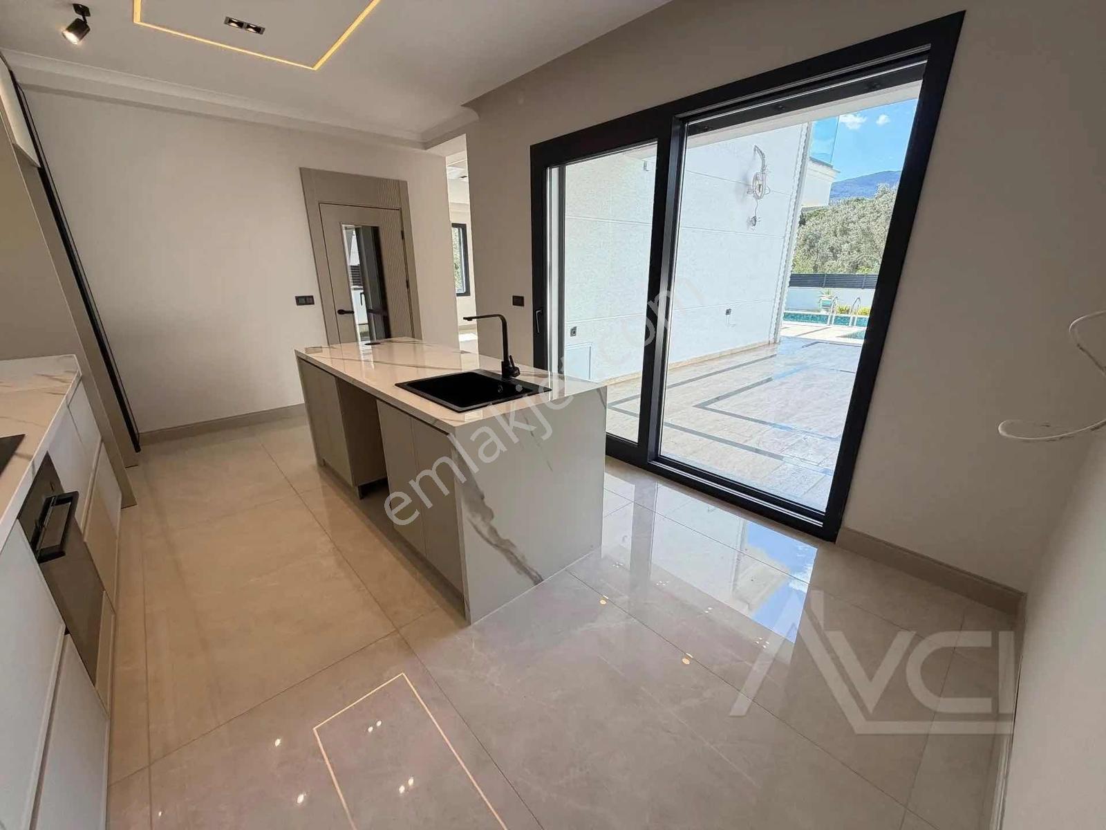 Avcı'dan Yürüyüş Yolu Dibinde Tam Müstakil Havuzlu Beyaz Villa — fotoğraf 52