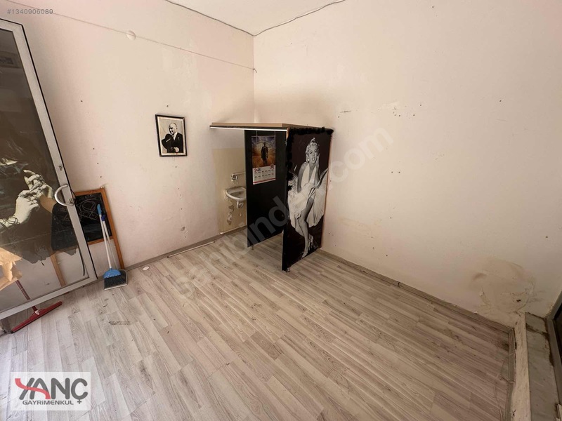 Bahriye Üçok Bulvarı Paralelinde Köşe Dükkan — fotoğraf 2