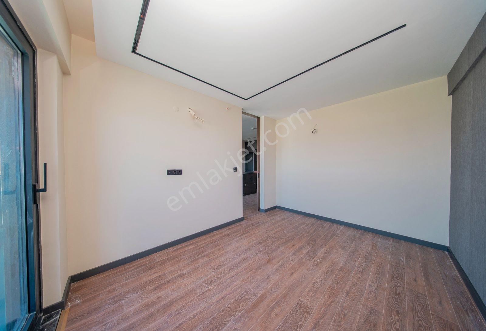 Serhat Özgüner'den Lüks Sitede 1+1 Satılık Daire — fotoğraf 26