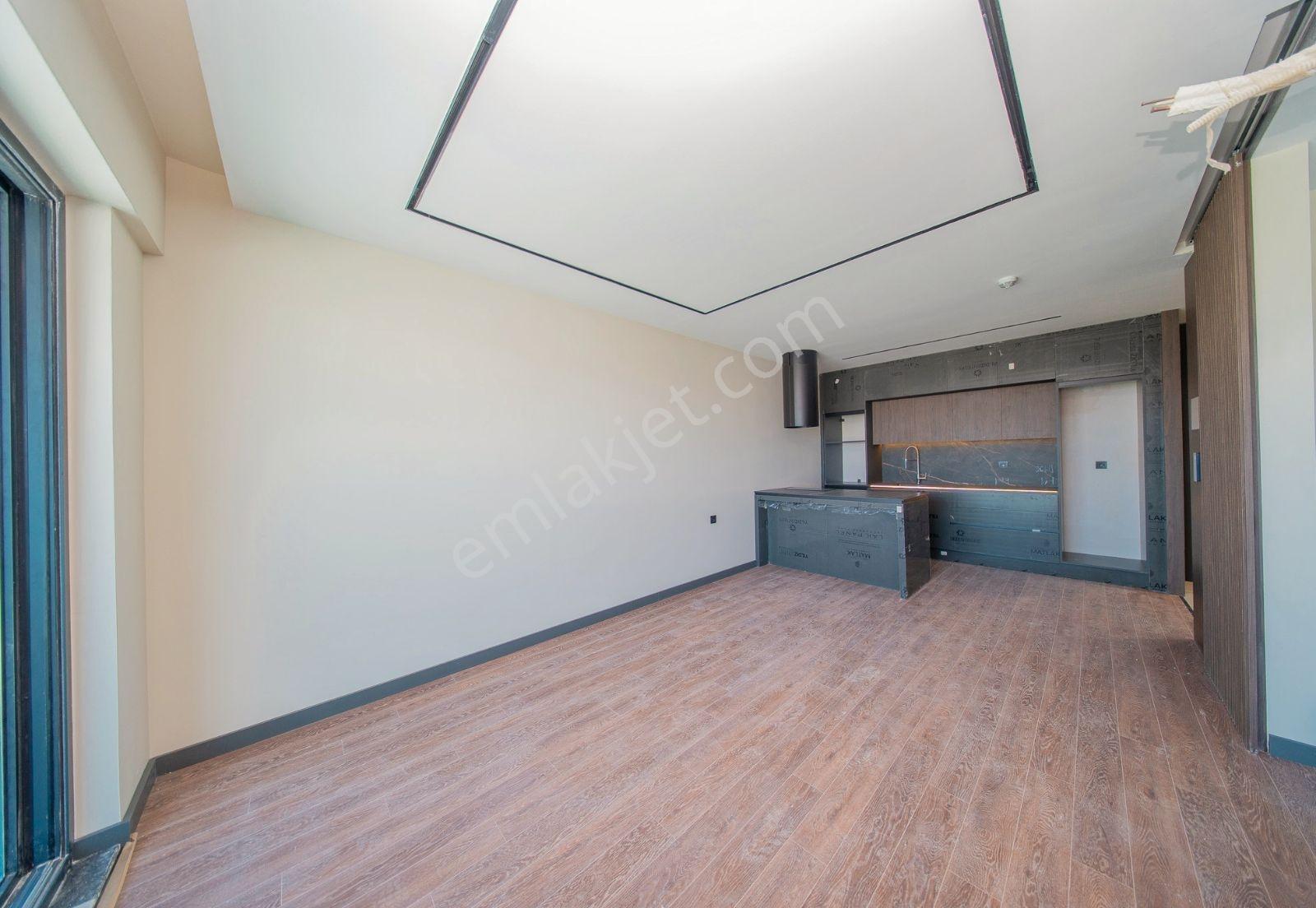 Serhat Özgüner'den Lüks Sitede 1+1 Satılık Daire — fotoğraf 44