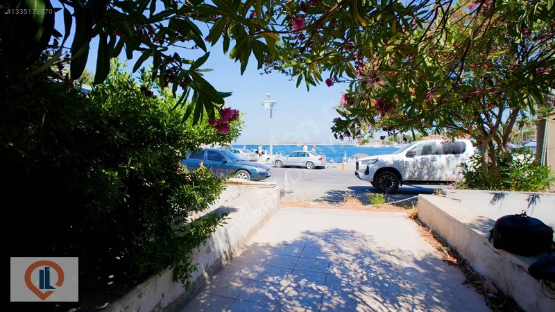 Eski Foçada Marinanın Yanı Başında, Denize Sıfır 6+2 Villa — fotoğraf 13
