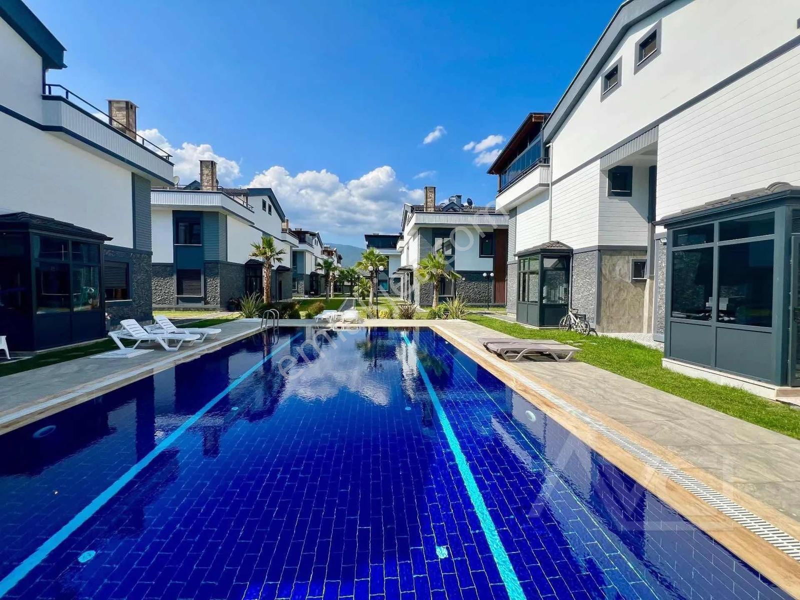 Avcı'dan Havuzlu Site İçinde 3+1 Denize 300mt Villa — fotoğraf 2