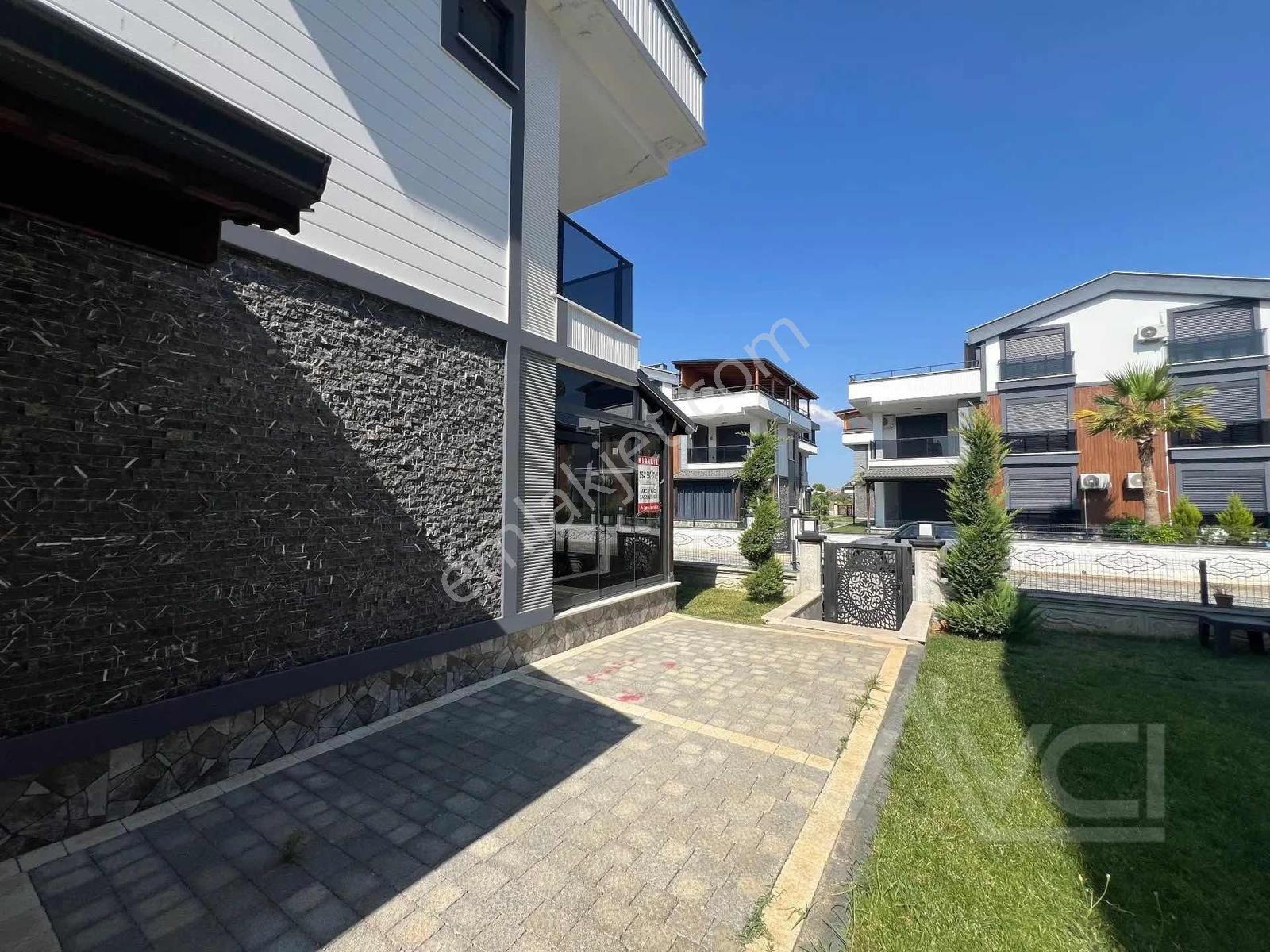 Avcı'dan Havuzlu Site İçinde 3+1 Denize 300mt Villa — fotoğraf 12