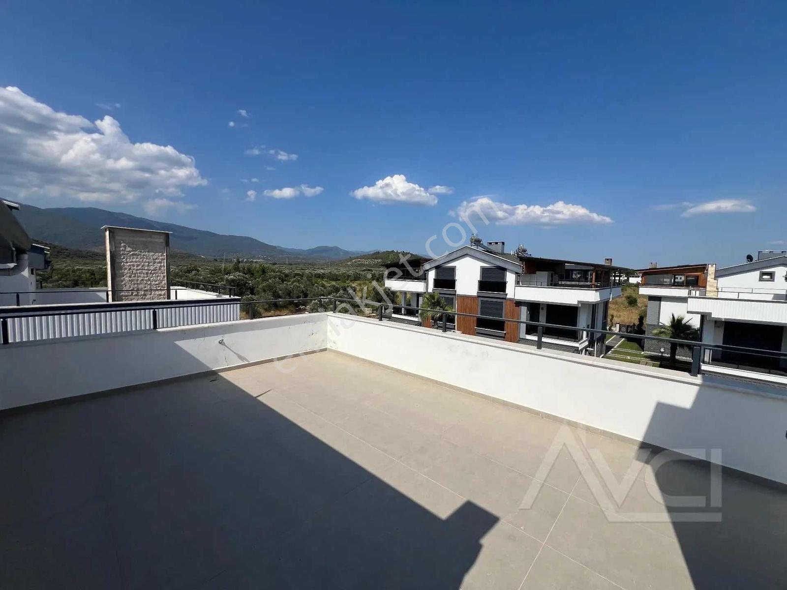 Avcı'dan Havuzlu Site İçinde 3+1 Denize 300mt Villa — fotoğraf 24