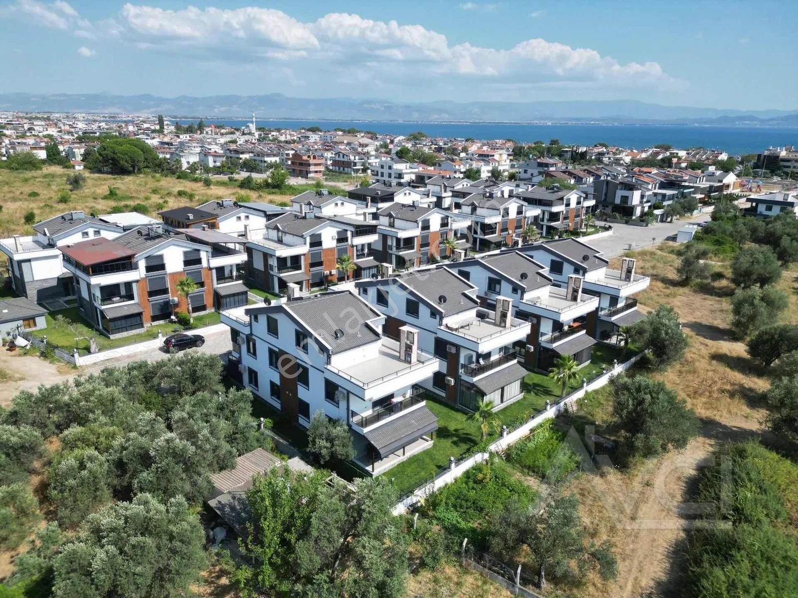 Avcı'dan Havuzlu Site İçinde 3+1 Denize 300mt Villa — fotoğraf 27