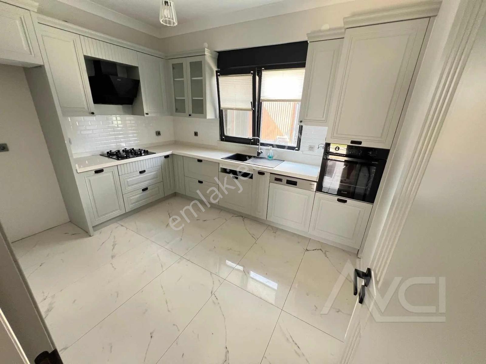Avcı'dan Havuzlu Site İçinde 3+1 Denize 300mt Villa — fotoğraf 30
