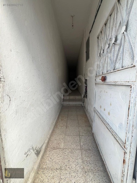 Zile Emlaktan Sakarya Caddesi Şeyhkolu Mahallesinde Betonarme Ev — fotoğraf 2