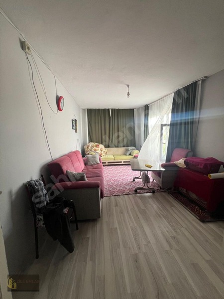 Zile Emlaktan Sakarya Caddesi Şeyhkolu Mahallesinde Betonarme Ev — fotoğraf 5