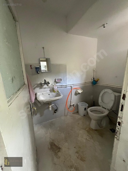 Zile Emlaktan Sakarya Caddesi Şeyhkolu Mahallesinde Betonarme Ev — fotoğraf 10