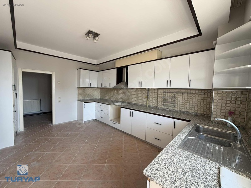 Binevler Turyaptan Binevler Ana Cadde Üzeri 4+1 Kiralık Daire — fotoğraf 3