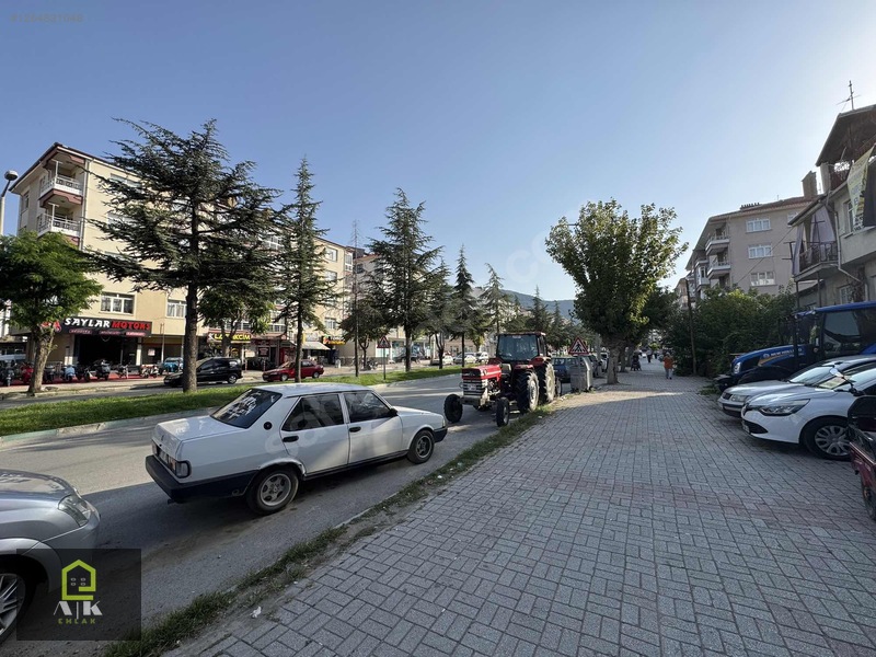 A-k Emlaktan İstasyonda 4 Yol Kavşağında Geniş Satılık Dükkan — fotoğraf 6