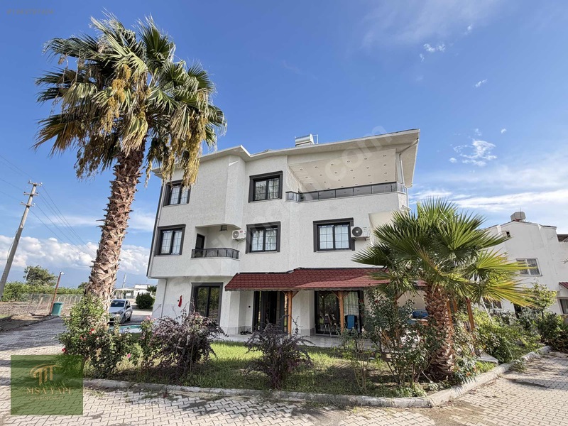 İsos Tatil Sitesinde Yeni Restoreli Eşyalı 3 Katlı Triplex Villa