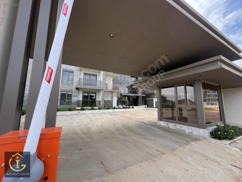 Sıfır Super Geniş İskanli Deniz Manzaralı Kapalı Otoparklı 3+1 — fotoğraf 36