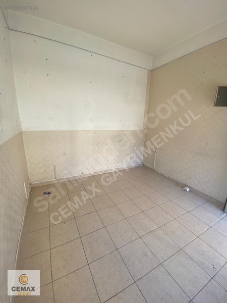 Karataş Merkezde Uzay Çatılı Pazaraltında 11 M2 Kiralık Dükkan — fotoğraf 4