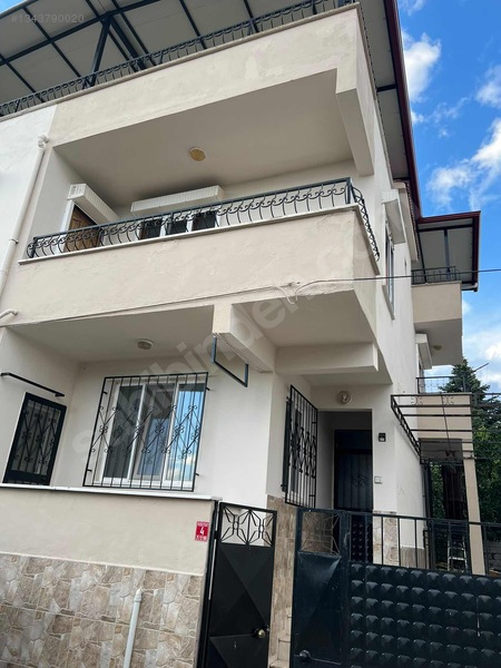 Edremit,kızılkeçili Köyü(köyiçi) 173,44m2 Arsa İçerisinde 326m2