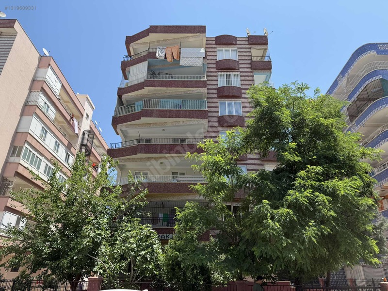 Özbadıllı Emlaktan 4+1 Ara Kat Uygun Daire