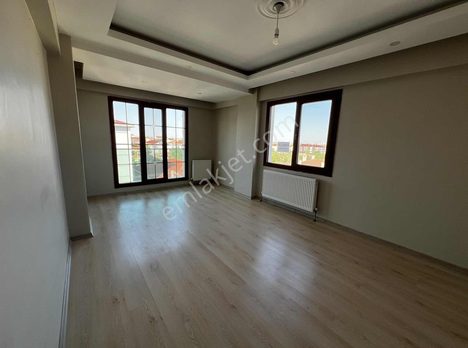 Ebeveyn Banyolu Geniş Kullanım Alanlı Satılık 2+1 Lüks Daire — fotoğraf 2