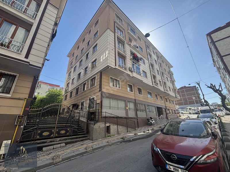 Mrt Grup'tan Satılık Ebeveyn Banyolu+kapalı Otoparklı Geniş 2+1 — fotoğraf 3