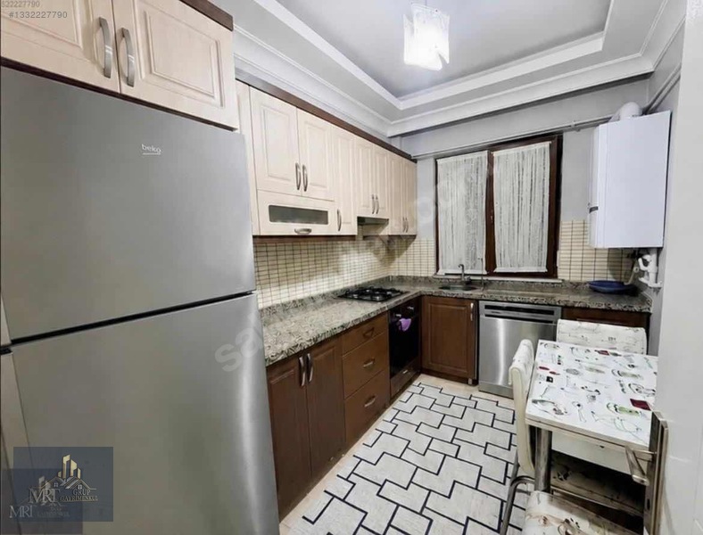 Mrt Grup'tan Satılık Ebeveyn Banyolu+kapalı Otoparklı Geniş 2+1 — fotoğraf 11