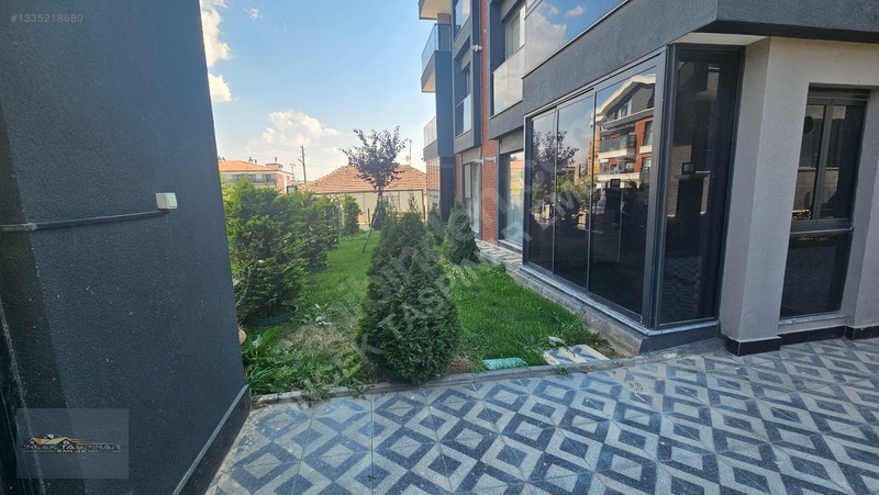İncek Taşpınar'da Cam Balkon Bahçe Kullanımlı Satılık 2+1 — fotoğraf 2