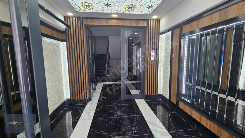 İncek Taşpınar'da Cam Balkon Bahçe Kullanımlı Satılık 2+1 — fotoğraf 3